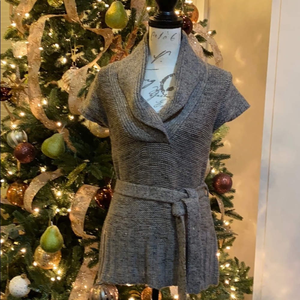 EUC Willi Smith Belted Sweater Size Medium!!